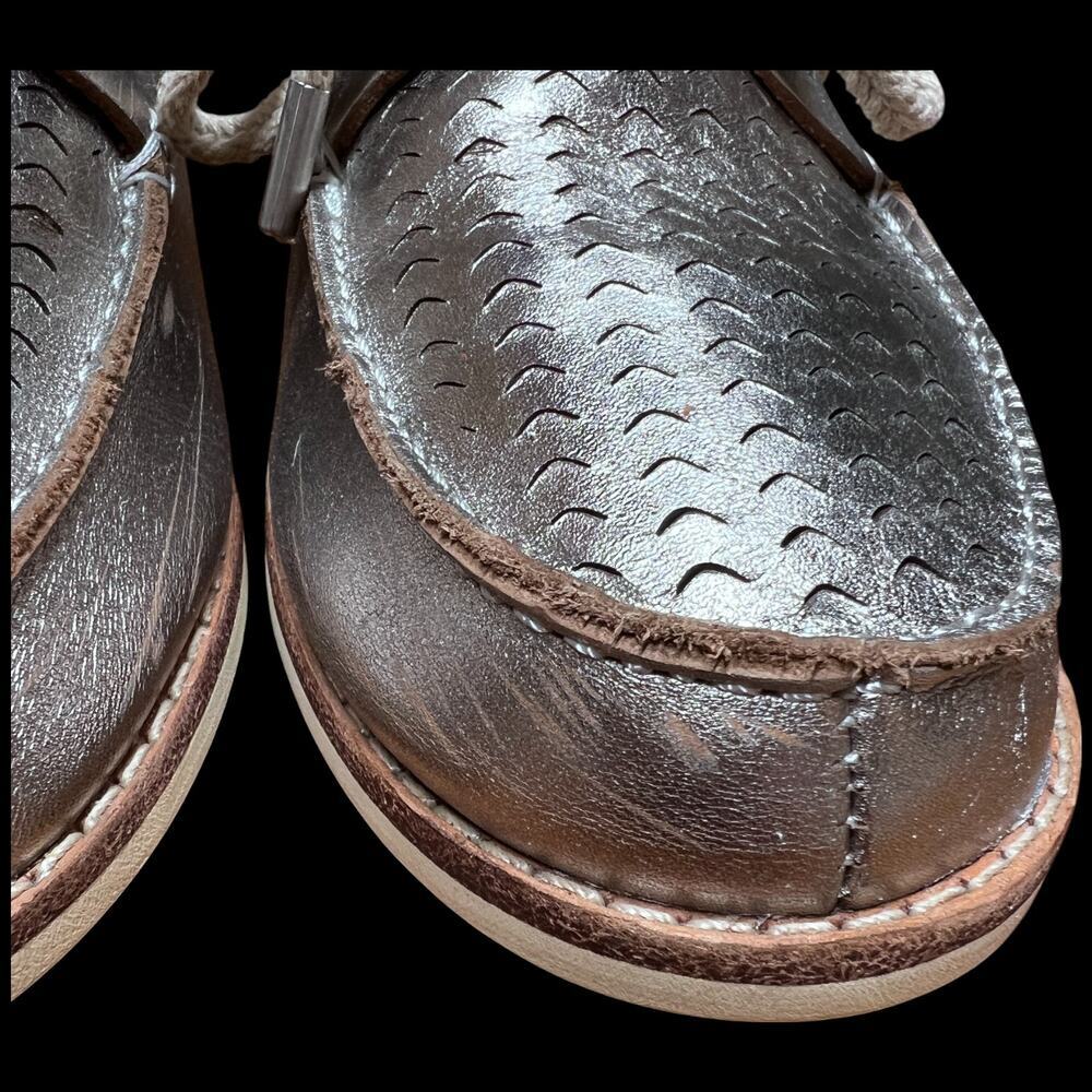 OLUKAI Moku Perf Women's Sz 7 Leather Slip On Loafer Boat Shoes Silver Metallic - Picture 11 of 16